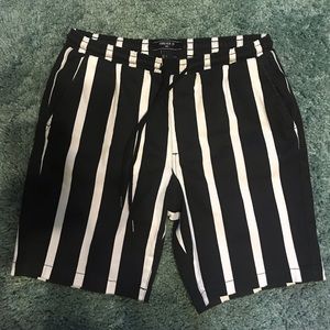 MENS forever 21 Shorts black&white in size Small